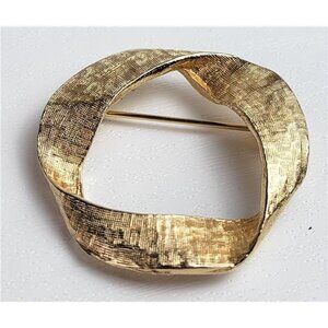 Accessocraft Gold-Tone Folded Circle Ribbon Brooch Vintage Signed 1.5 Inch